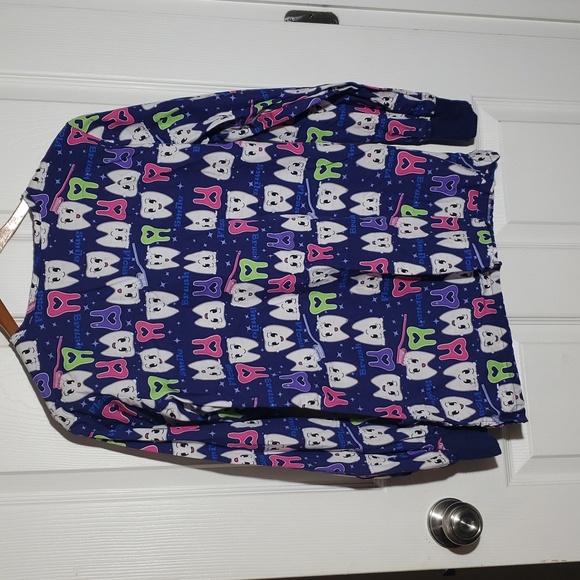 Zoe + Chloe Button Up Scrub Jacket - Picture 2 of 6